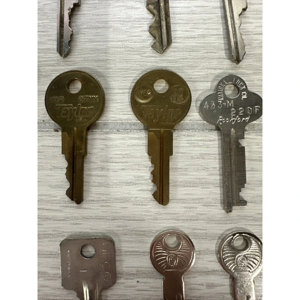 Vintage Set of 21 Unique Key Collectibles *See Description‎ for Details*